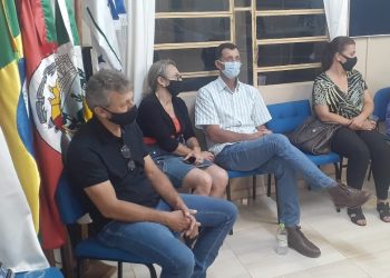 CÂMARA DE VEREADORES: Prefeito Paulo Henrique Reuter prestigia primeira sessão do legislativo.