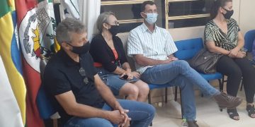 CÂMARA DE VEREADORES: Prefeito Paulo Henrique Reuter prestigia primeira sessão do legislativo.