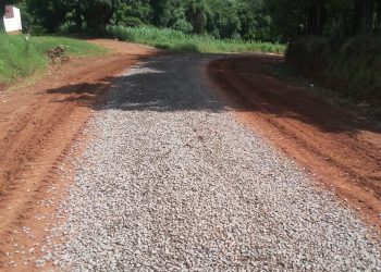 SECRETARIA DE OBRAS FAZ RECUPERAÇÃO DE ESTRADAS APÓS GRANDE VOLUME DE CHUVA