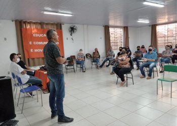 PREFEITO PAULO HENRIQUE REUTER E SECRETARIO DA EDUCAÇÃO BRÁULIO LUIZ SPETH REUNEM PROFESSORES CONCURSADOS PARA REUNIÃO DE ABERTURA DO ANO LETIVO