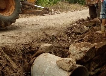 SECRETARIA DE OBRAS SEGUE RECUPERAÇÃO DE ESTRADAS