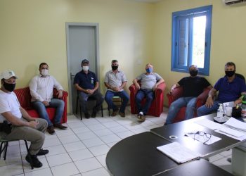 ADMINISTRAÇÃO MUNICIPAL PROMOVE REUNIÃO PARA ELABORAÇÃO DO PLANO DE FISCALIZAÇÃO PARA IMPLEMENTAÇÃO E CONTROLE NO ENFRENTAMENTO AO COVID-19