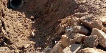 SECRETAIA DE OBRAS REALIZA O TRABALHO EM BOEIROS NA ENTRADA DE ALGUMAS PROPRIEDADES