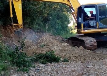 ALARGAMENTO, BRITAGEM E RECUPERAÇÃO DE ESTRADA SEGUEM SENDO O OBJETIVO DA SECRETÁRIA DE OBRAS