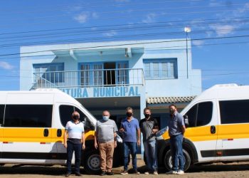 ADMINISTRAÇÃO MUNICIPAL DE TUNAS ADQUIRI DUAS VANS 0KM