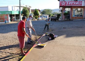 SECRETARIA DE OBRAS TRABALHA DIARIAMENTE NO EMBELESAMENTO, LIMPEZA E MANUTENÇÃO DA CIDADE