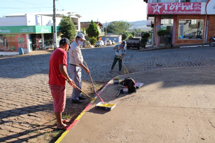 SECRETARIA DE OBRAS TRABALHA DIARIAMENTE NO EMBELESAMENTO, LIMPEZA E MANUTENÇÃO DA CIDADE