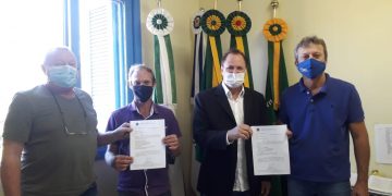 PREFEITO PAULO HENRIQUE REUTER RECEBE EMENDA PARLAMENTAR DO DEPUTADO FEDERAL HEITOR SCHUCH-PSB/RS