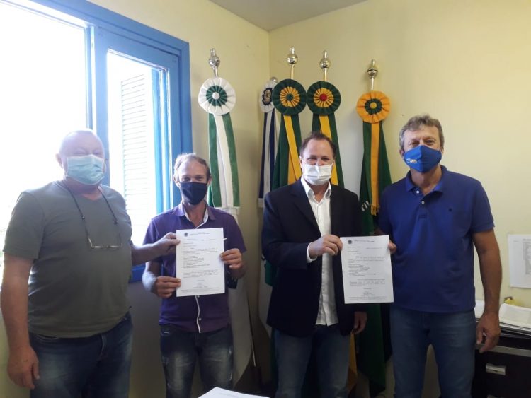 PREFEITO PAULO HENRIQUE REUTER RECEBE EMENDA PARLAMENTAR DO DEPUTADO FEDERAL HEITOR SCHUCH-PSB/RS