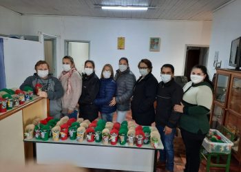 ASSISTÊNCIA SOCIAL FAZ ENTREGA DE MIMOS DO DIA DAS MÃES