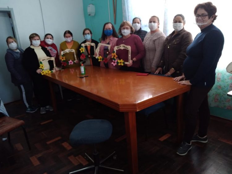 CRAS REINICIA ATIVIDADES COM PEQUENOS GRUPOS DE IDOSOS SALIENTANDO TODAS AS MEDIDAS E PREVENÇÕES DO COVID 19