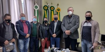 ADMINISTRAÇÃO MUNICIPAL RECEBE VISITA DE ASSESSOR DE DEPUTADO ESTADUAL