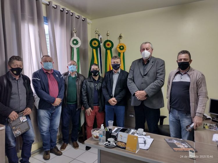 ADMINISTRAÇÃO MUNICIPAL RECEBE VISITA DE ASSESSOR DE DEPUTADO ESTADUAL