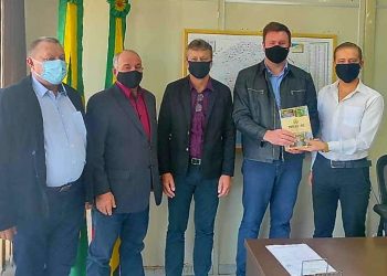 PREFEITO, VICE PREFEITO E SECRETÁRIO DA FAZENDA EM VIAGEM A PORTO ALEGRE