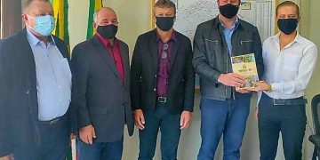 PREFEITO, VICE PREFEITO E SECRETÁRIO DA FAZENDA EM VIAGEM A PORTO ALEGRE