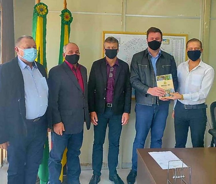 PREFEITO, VICE PREFEITO E SECRETÁRIO DA FAZENDA EM VIAGEM A PORTO ALEGRE