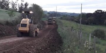 SECRETARIA DE OBRAS REALIZA MELHORIAS NA ESTRADA SAÍDA PARA ARROIO DO TIGRE