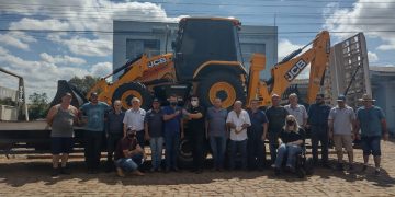 MUNICÍPIO ADQUIRE UMA RETROESCAVADEIRA HIDRÁULICA COM RECURSOS PRÓPRIOS.