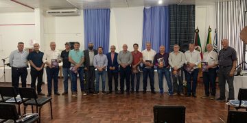 SECRETÁRIO DE ADMINISTRAÇÃO CLAUCÍDIO WENDEL, REPRESENTA PREFEITO MUNICIPAL EM REUNIÃO DOS 58 ANOS DE ARROIO DO TIGRE