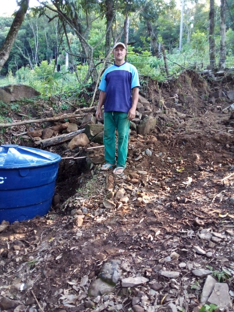 SECRETARIA MUNICIPAL DE AGRICULTURA SEGUE FAZENDO FONTES NO INTERIOR DO MUNICÍPIO
