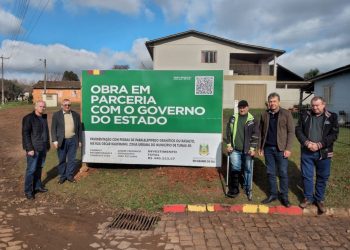 PREFEITO MUNICIPAL DE TUNAS DÁ ORDEM DE INICIO À OBRAS DE CALÇAMENTO NA CIDADE