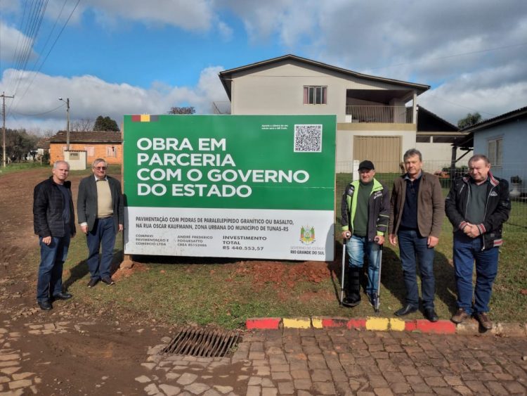 PREFEITO MUNICIPAL DE TUNAS DÁ ORDEM DE INICIO À OBRAS DE CALÇAMENTO NA CIDADE