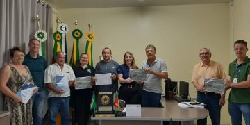EQUIPE EMATER-RS/ASCAR DE TUNAS FAZ ENTREGA DO RELATÓRIO ATERS, SOCIOASSISTENCIAL E PLANO OPERATIVO 2023 À ADMINISTRAÇÃO MUNICIPAL