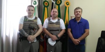 CAPITÃO E TENENTE DA BRIGADA MILITAR VISITAM O MUNICÍPIO DE TUNAS