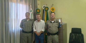 CAPITÃO E TENENTE DA BRIGADA MILITAR VISITAM O MUNICÍPIO DE TUNAS