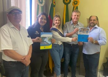 PREFEITURA DE TUNAS RECEBE VISITA DA COMITIVA DE SALTO DO JACUÍ.