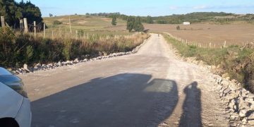 MELHORIAS NAS ESTRADAS DO MUNICÍPIO DE TUNAS.