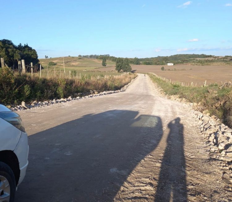 MELHORIAS NAS ESTRADAS DO MUNICĂPIO DE TUNAS.