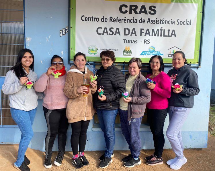CRAS, juntamente com a Assistência Social, prestaram uma singela homenagem às mulheres do nosso Município.