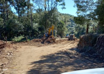 SECRETARIA DE OBRAS REALIZA MELHORIAS NAS ESTRADAS MUNICIPAIS.