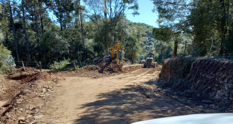 SECRETARIA DE OBRAS REALIZA MELHORIAS NAS ESTRADAS MUNICIPAIS.