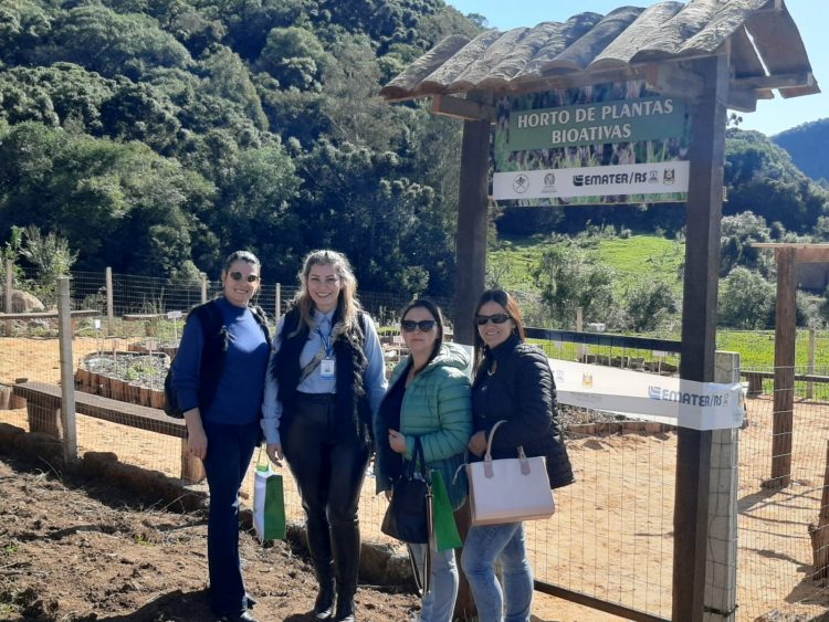 PARTICIPAÇÃO DE TUNAS NO ENCONTRO REGIONAL DE PLANTAS BIOATIVAS.