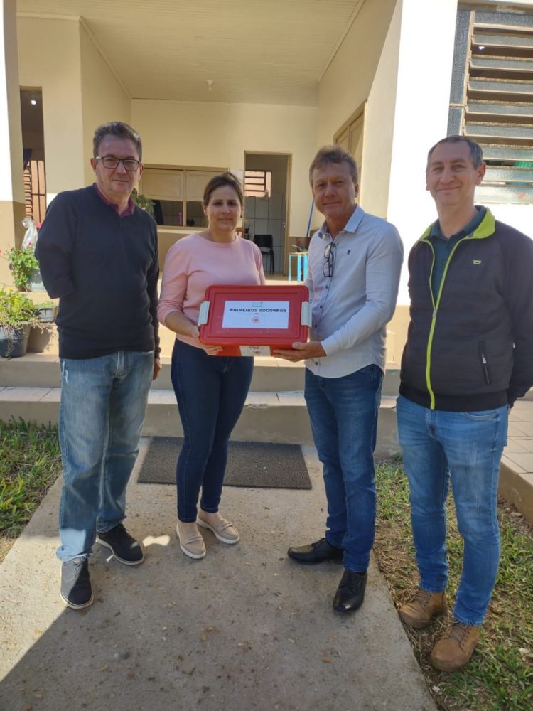 ENTREGA DE KIT DE PRIMEIROS SOCORROS NAS ESCOLAS.