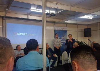 PREFEITO DE TUNAS COBRA AÇÕES DO GOVERNO DO ESTADO JUNTO A FAMURS SOBRE O ANDAMENTO DO PROJETO DE ACESSO ASFALTICO.