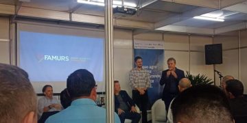 PREFEITO DE TUNAS COBRA AÇÕES DO GOVERNO DO ESTADO JUNTO A FAMURS SOBRE O ANDAMENTO DO PROJETO DE ACESSO ASFALTICO.