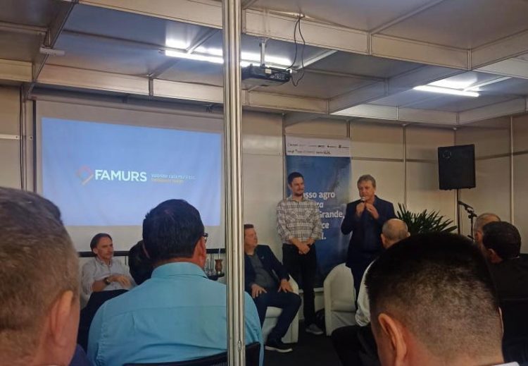 PREFEITO DE TUNAS COBRA AÇÕES DO GOVERNO DO ESTADO JUNTO A FAMURS SOBRE O ANDAMENTO DO PROJETO DE ACESSO ASFALTICO.