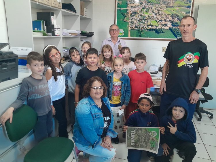 PREFEITURA DE TUNAS RECEBE VISITA DE ALUNOS.