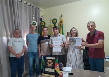 Entrega de Plano Operativo 2024 e Relatório 2023 do Escritório Municipal da Emater/RS-Ascar de Tunas a Administração Municipal com ABRAGÊNCIA E PÚBLICO ASSISTIDO PELA ASSISTÊNCIA TÉCNICA E EXTENSÃO RURAL E SOCIAL – ATERS