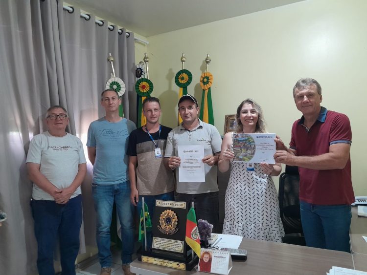 Entrega de Plano Operativo 2024 e Relatório 2023 do Escritório Municipal da Emater/RS-Ascar de Tunas a Administração Municipal com ABRAGÊNCIA E PÚBLICO ASSISTIDO PELA ASSISTÊNCIA TÉCNICA E EXTENSÃO RURAL E SOCIAL – ATERS