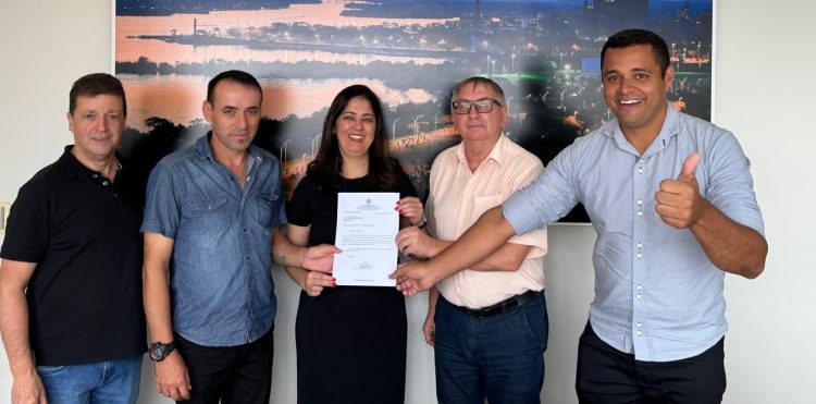 SECRETÁRIO DE ADMINISTRAÇÃO E SERVIDORES BUSCAM RECUROS EM PORTO ALEGRE.