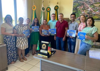 ENTREGA DOS CERTIFICADOS SELO OURO (Selo Nacional Compromisso com a Alfabetização).