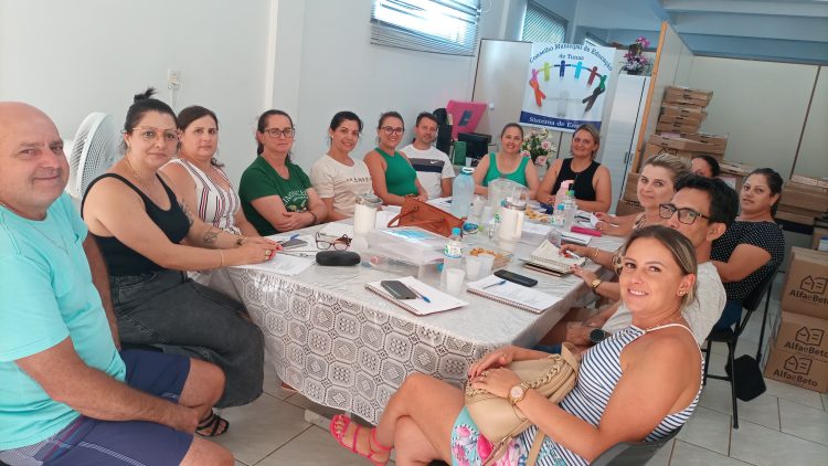 REUNIÃO DE GESTORES DAS ESCOLAS MUNICIPAIS E EQUIPE SMEC