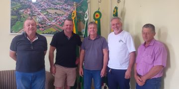 PREFEITO PAULO HENRIQUE REUTER RECEBE A VISITA DE DELMAR SCHANE, ASSESSOR DO DEPUTADO FEDERAL MARCELO MORAES.