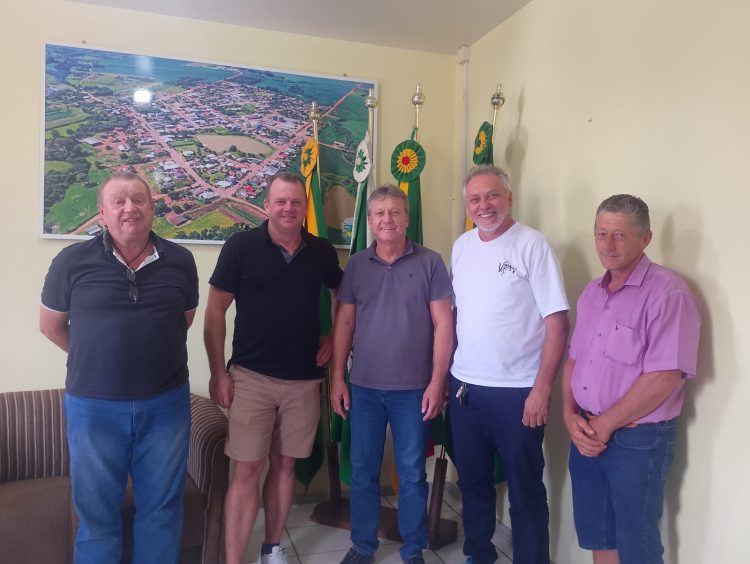 PREFEITO PAULO HENRIQUE REUTER RECEBE A VISITA DE DELMAR SCHANE, ASSESSOR DO DEPUTADO FEDERAL MARCELO MORAES.