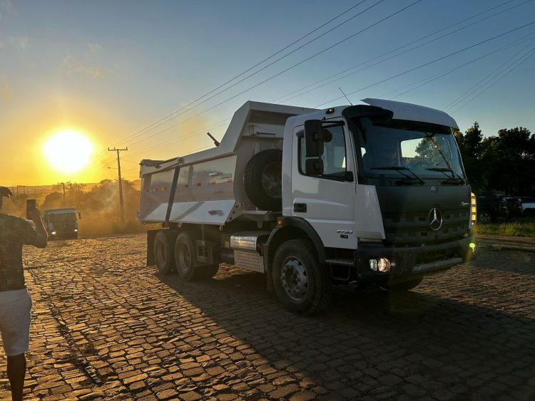 PREFEITURA MUNICIPAL DE TUNAS ADQUIRI DOIS CAMINHÕES 0KM.