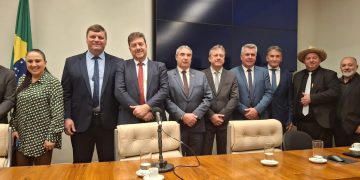 PREFEITO MUNICIPAL DE TUNAS PAULO HENRIQUE REUTER PARTICIPA DA MOBILIZAÇÃO DA AMPROTABACO EM BRASILIA.